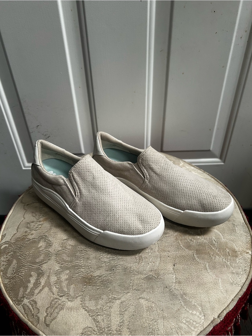 Dr. Scholl's Madison White and Beige Slip-On Casual Shoe Sz 9.5